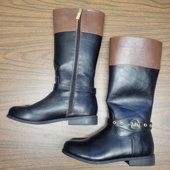 Michael Kors Girls Boots - Picture 2 of 6